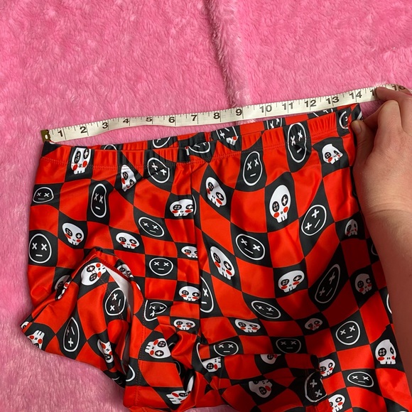 ❤️🖤 2 piece red and black crop top and shorts set❤️🖤 - Picture 9 of 9